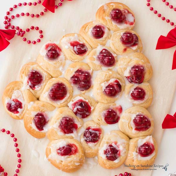 Christmas Tree Cream Cheese Danishes #Christmas #breakfast #recipes #trendypins
