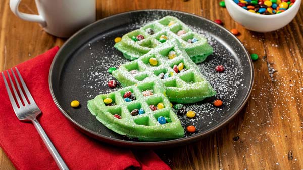 Christmas Tree Waffles #Christmas #breakfast #recipes #trendypins