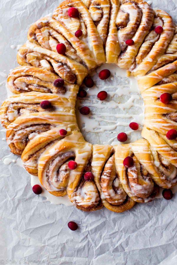 Cinnamon Roll Wreath #Christmas #breakfast #recipes #trendypins