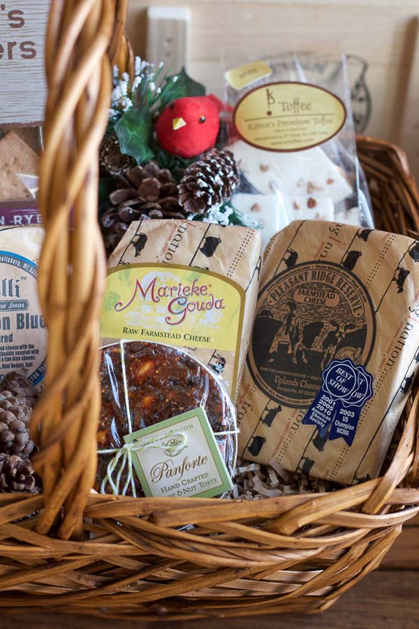 DIY Food Gift Basket #Christmas #food #gifts #trendypins