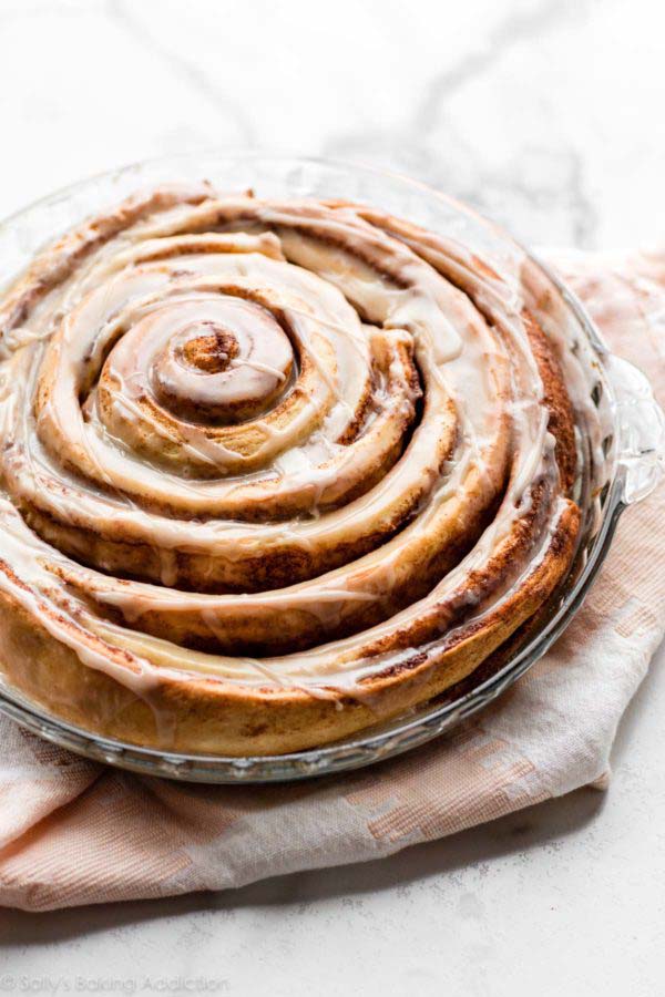 Giant Cinnamon Roll Cake #Christmas #breakfast #recipes #trendypins