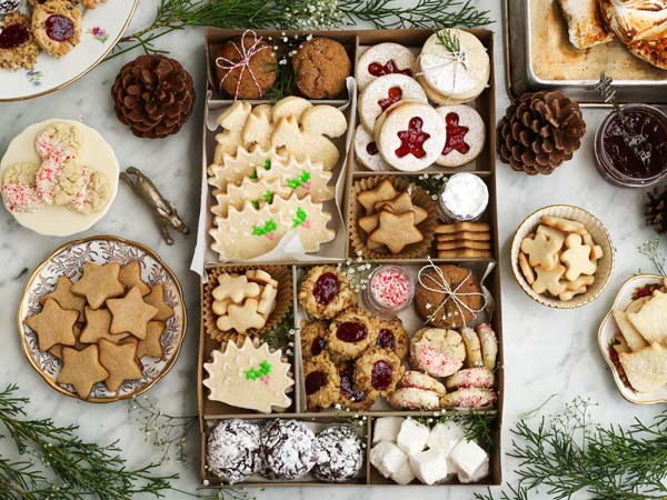 Holiday Cookie Gift Box #Christmas #food #gifts #trendypins