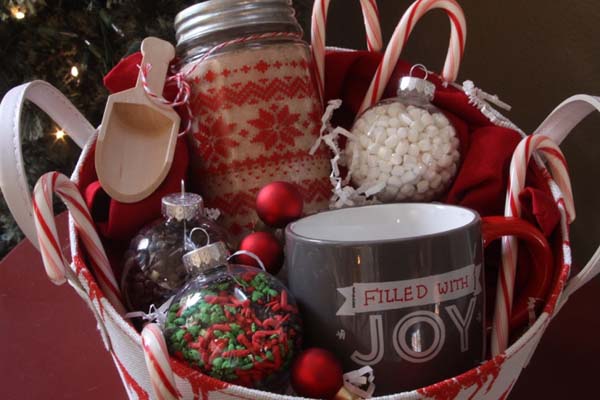 Hot Cocoa Gift Basket #Christmas #food #gifts #trendypins