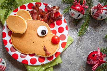 Rudolph the Red Nose Reindeer Pancakes #Christmas #breakfast #recipes #trendypins