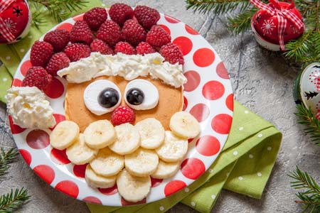 Santa Pancakes with Fruits #Christmas #breakfast #recipes #trendypins