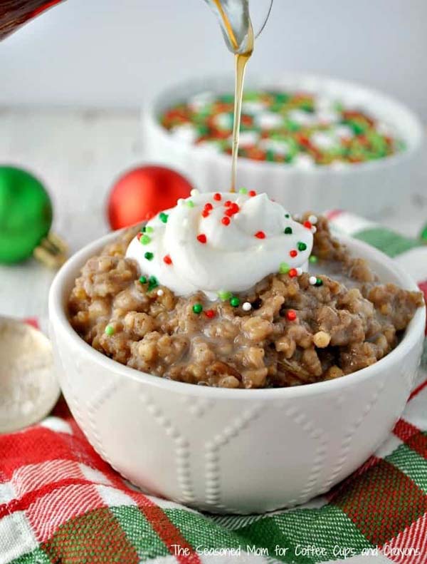 Slow Cooker Gingerbread Oatmeal #Christmas #breakfast #recipes #trendypins