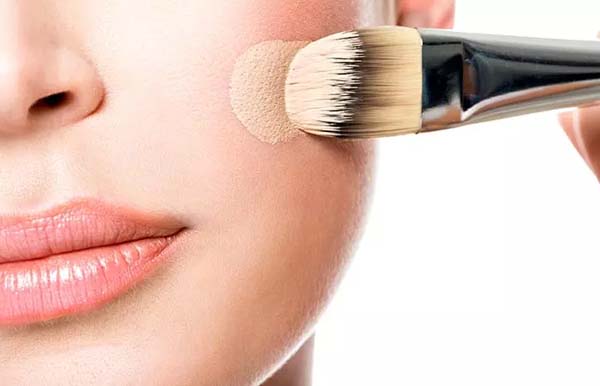 How To Use Foundation Brush #makeup #beauty #trendypins