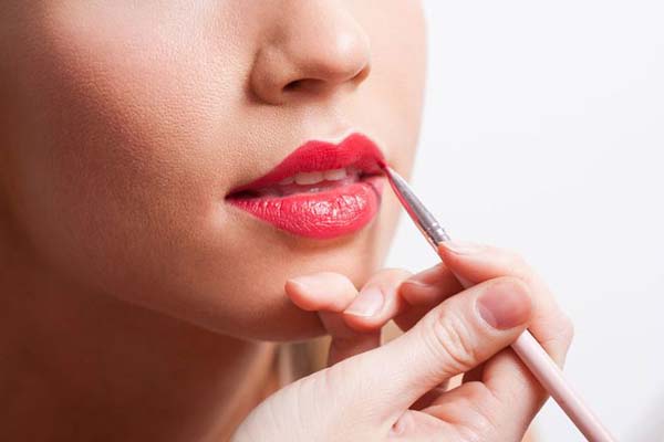 How To Use Lip Liner Brush #makeup #beauty #trendypins