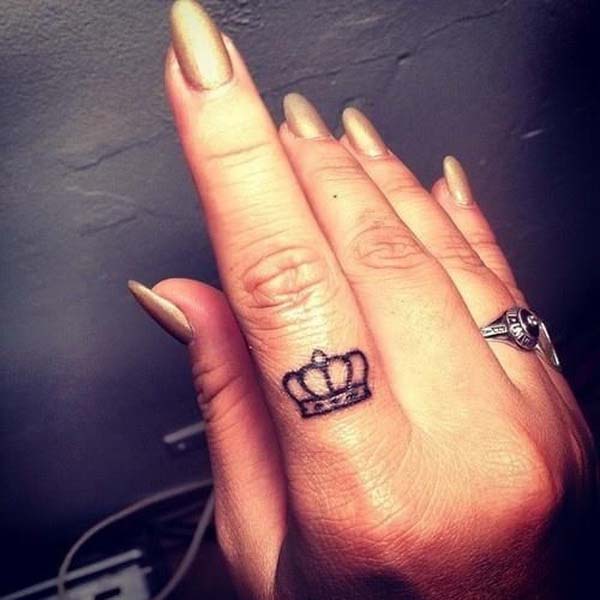 Crown Tattoo on One Finger #tattoofinger #trendypins