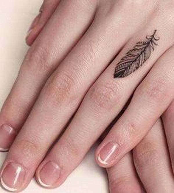 Feather Finger Tattoo for Women #tattoofinger #trendypins