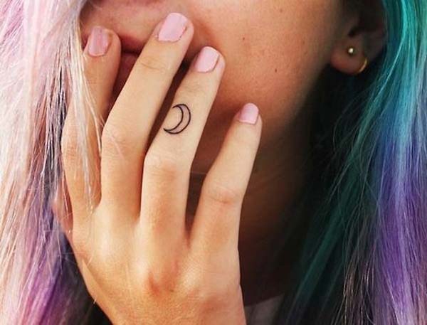 Small Moon Finger Tattoo Design #tattoofinger #trendypins