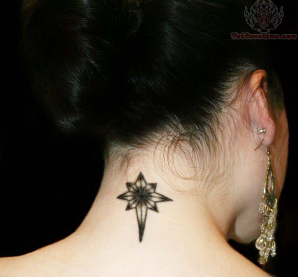 15.Compass Back of Neck Tattoo Design #tattoos #necktattoos #trendypins