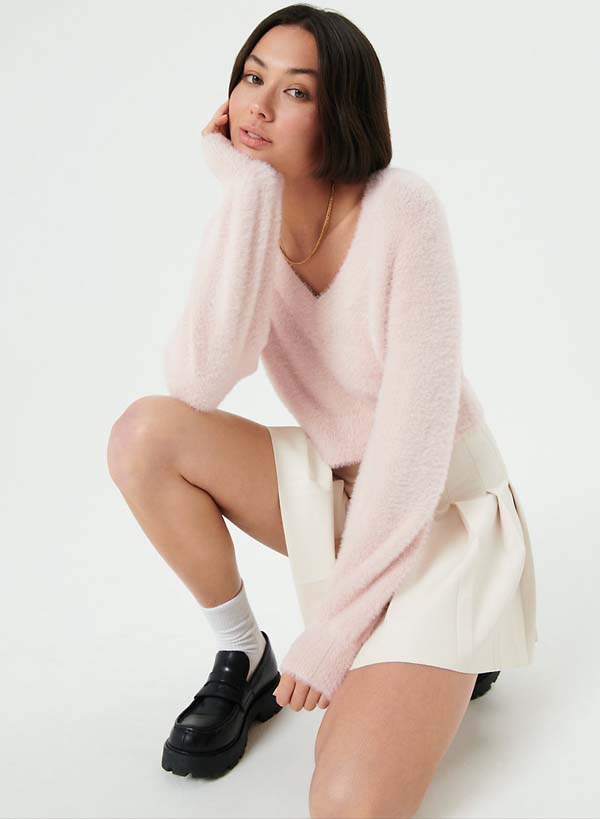 32. V-Neck Sweater #sweater #fashion #trendypins