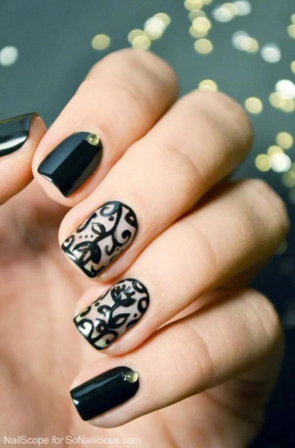 7. Black Colored Floral Nails #blacknails #beauty #trendypins