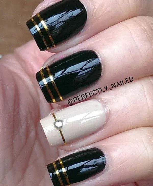 15. Black Nail Art Design With Gold Stripes For Detail #blacknails #beauty #trendypins