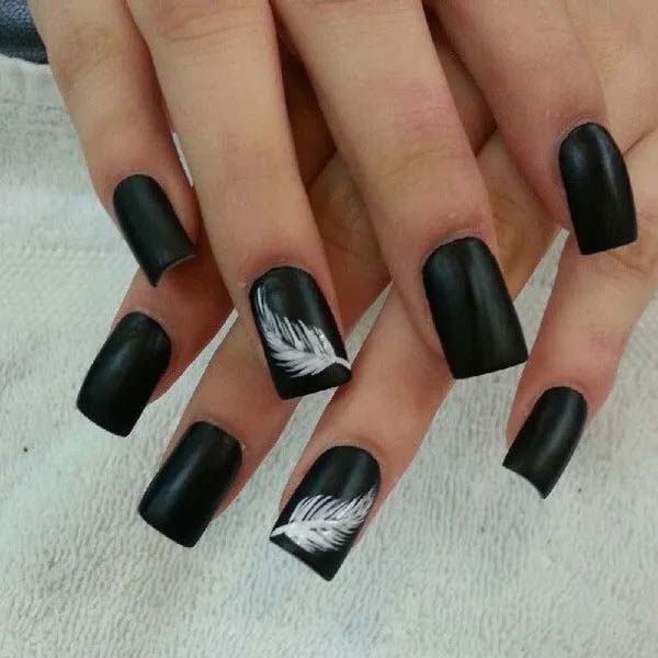 21. Black With Whispy White Feather Accent Nail Design #blacknails #beauty #trendypins