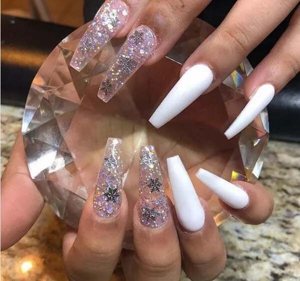 Coffin White Nails with Glittering Snowflakes #coffinnails #whitenails #trendypins