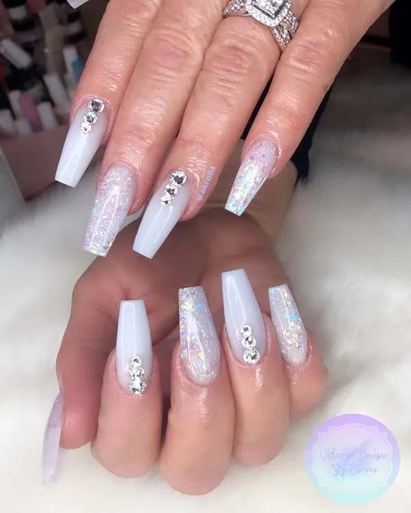 42. White Nails With Gem Design #acrylicnails #beauty #trendypins
