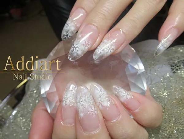 45. White Snowflake Nail Design #acrylicnails #beauty #trendypins
