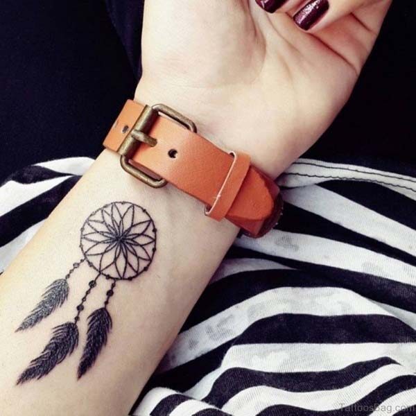 a simple image of a dream catcher tattoo