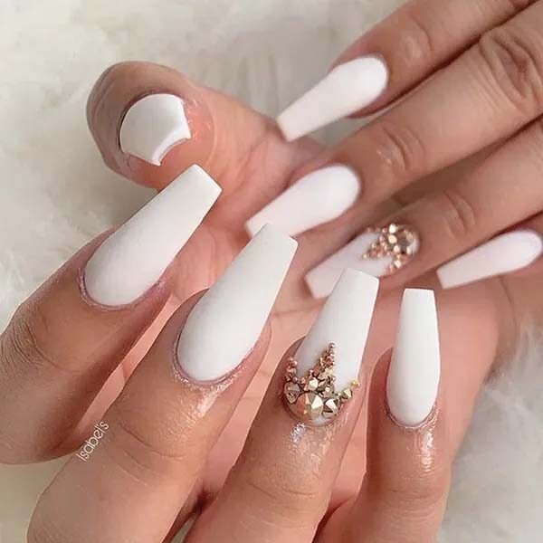 Coffin White Nails with Regal Design #coffinnails #whitenails #trendypins