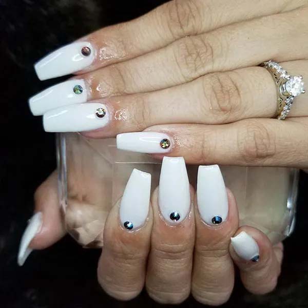 Coffin White Nails with Rhinestones #coffinnails #whitenails #trendypins