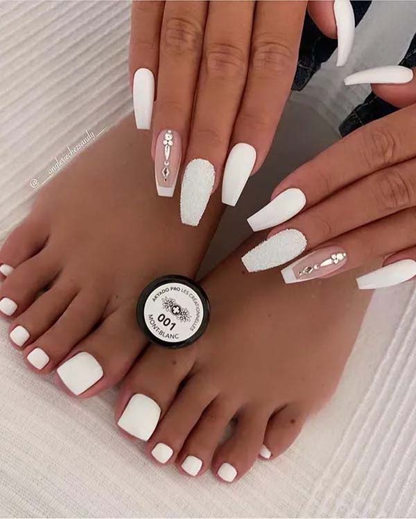 Elegant Coffin White Nails #coffinnails #whitenails #trendypins