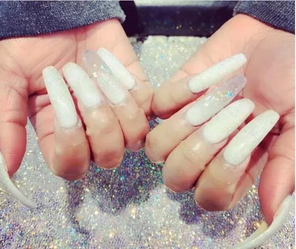 Long White Coffin Nails #coffinnails #whitenails #trendypins