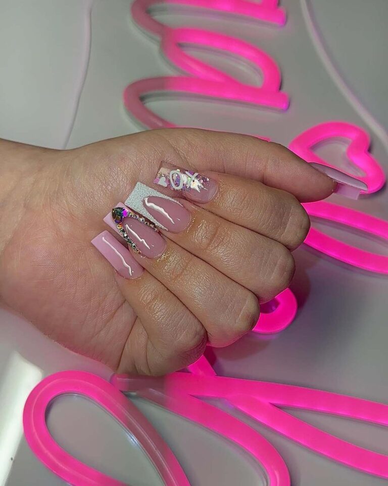 29 Acrylic Nail Designs: A Glimpse into the Future of Nail Art