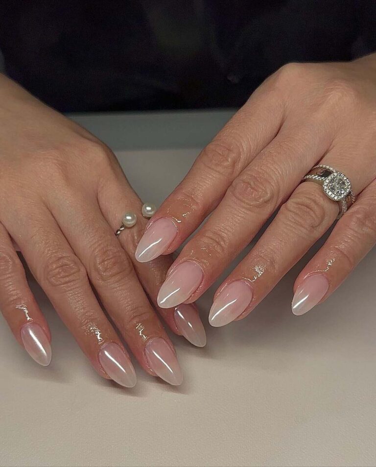 25 Stunning Short Almond Nail Designs to Inspire Your Next Manicure