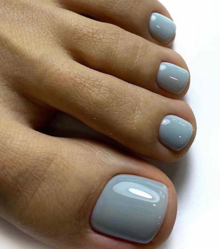 26 Trendiest Toe Nail Colors and Designs to Step into Style