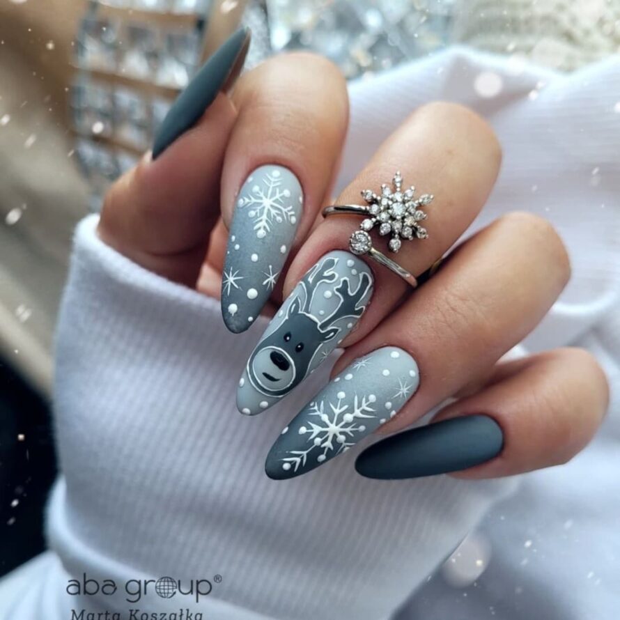 25 Inspiring Christmas Nail Ideas to Spark Your Creativity