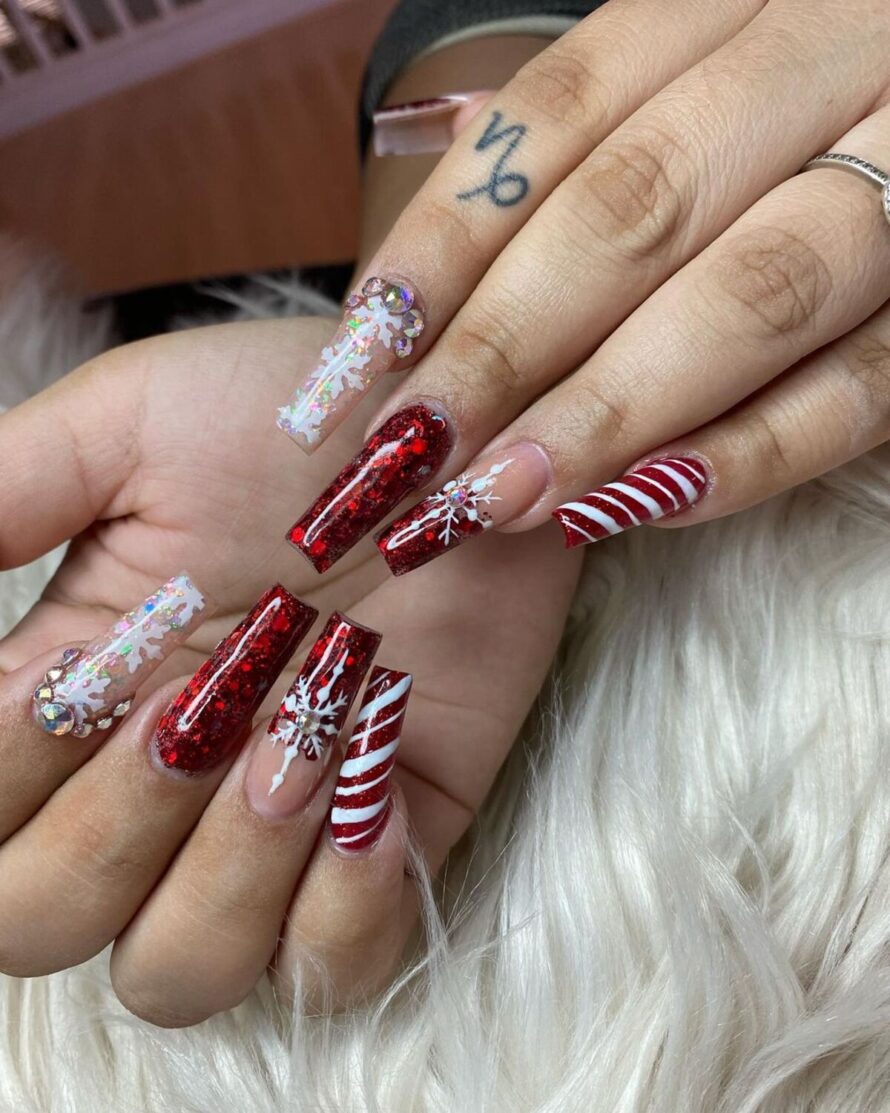 32 Stunning Red Christmas Nails for a Classic Holiday Look