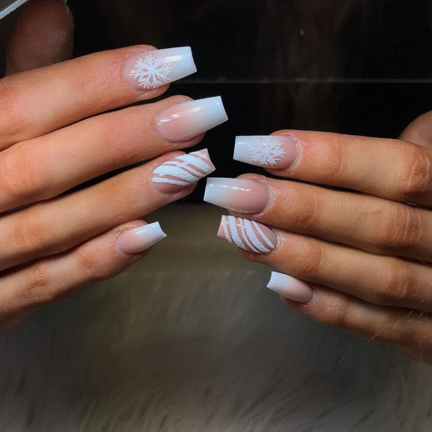 30 Beautiful Ombre Christmas Nails for a Gradient of Festive Colors