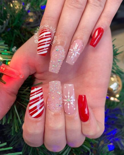 30 Stunning Coffin Shaped Christmas Nails To Flaunt This Season Stunning Coffin Shaped Christmas Nails 29 435x544