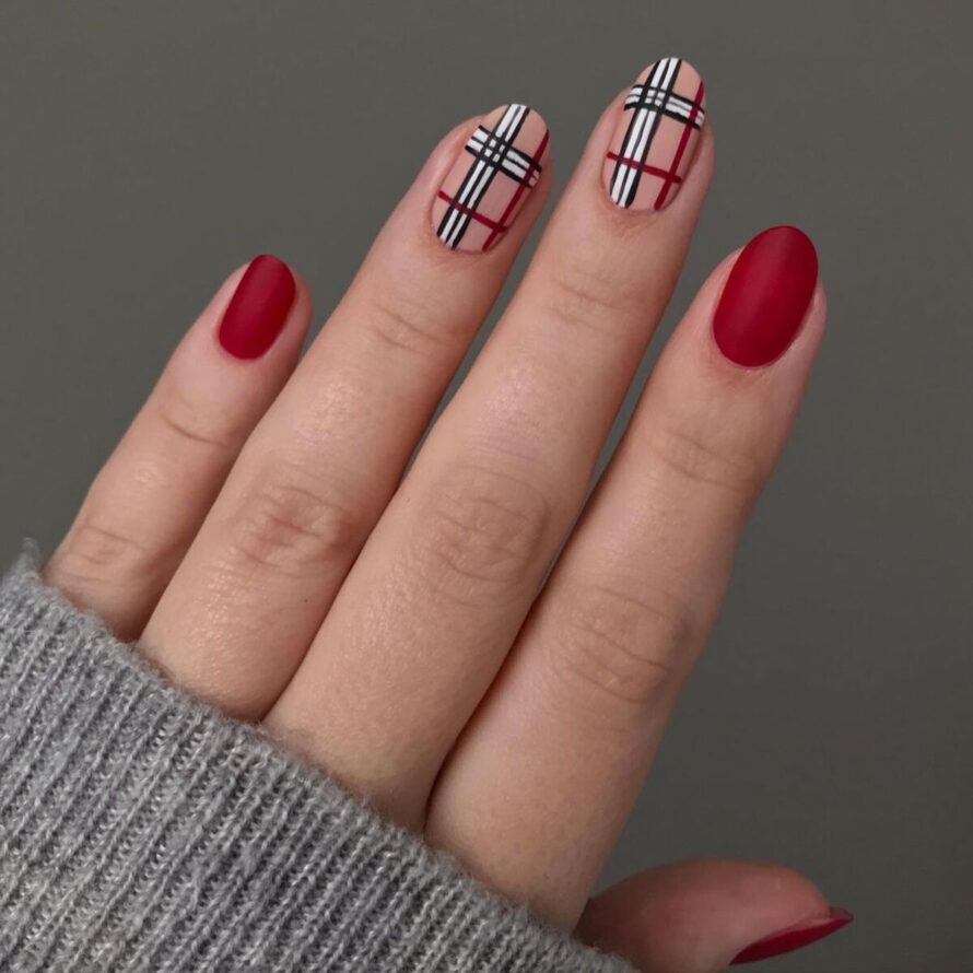 31 Trendy Plaid Christmas Nails for a Cozy Holiday Vibe