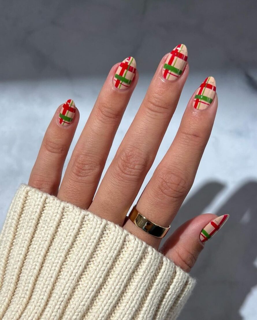 Plaid Christmas Nails