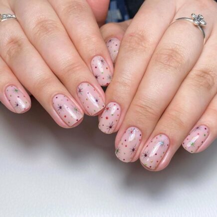 27 Nude Christmas Nails for a Subtle and Elegant Holiday Style