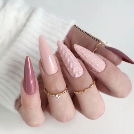 27 Nude Christmas Nails for a Subtle and Elegant Holiday Style