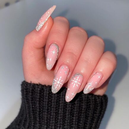 27 Nude Christmas Nails for a Subtle and Elegant Holiday Style