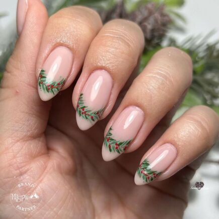 27 Nude Christmas Nails for a Subtle and Elegant Holiday Style