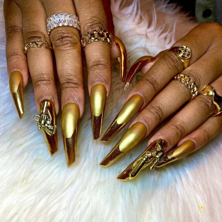 28 Stunning Gold Nail Design Ideas for a Luxurious Look