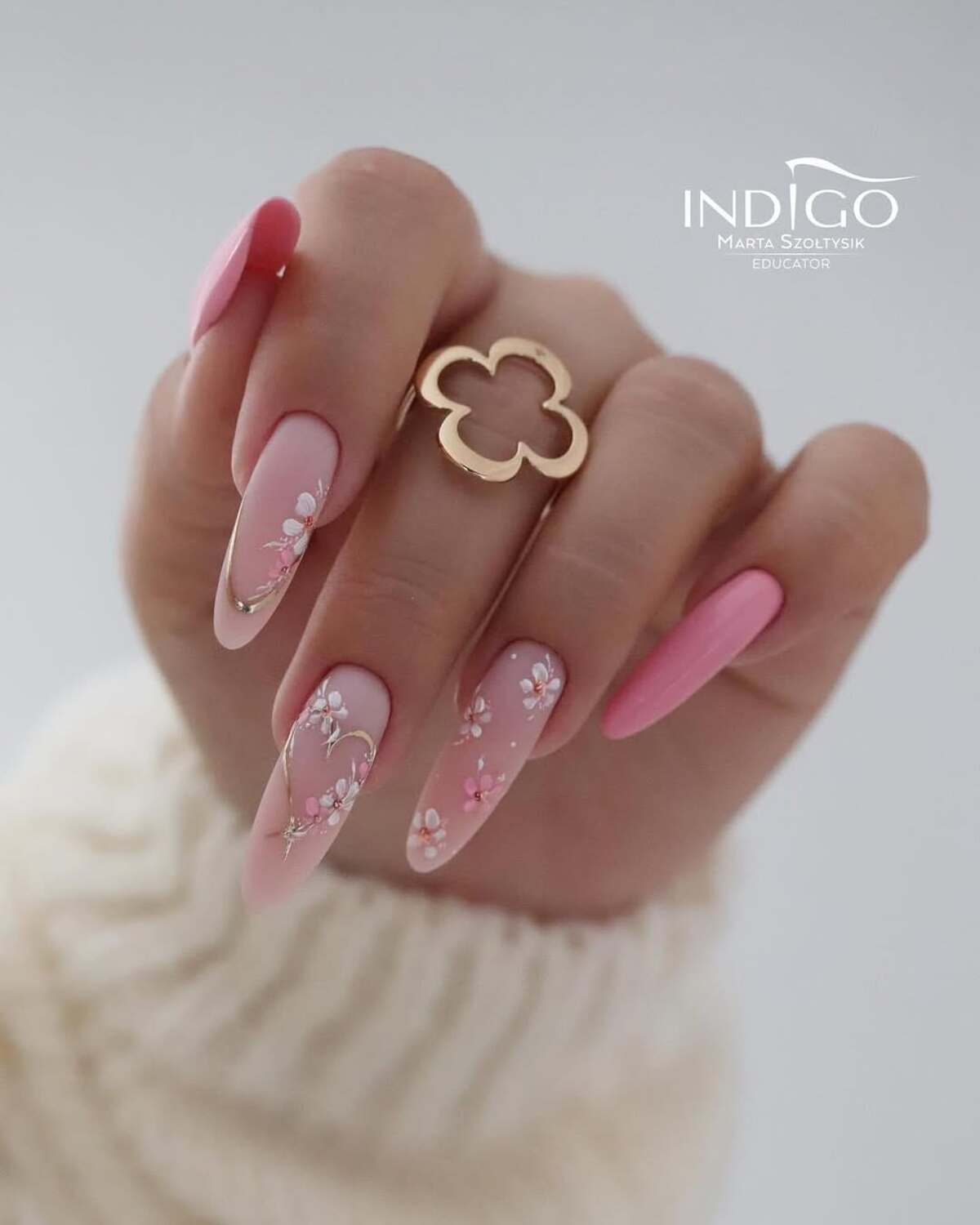 17. Delicate Floral Pink Nail Art