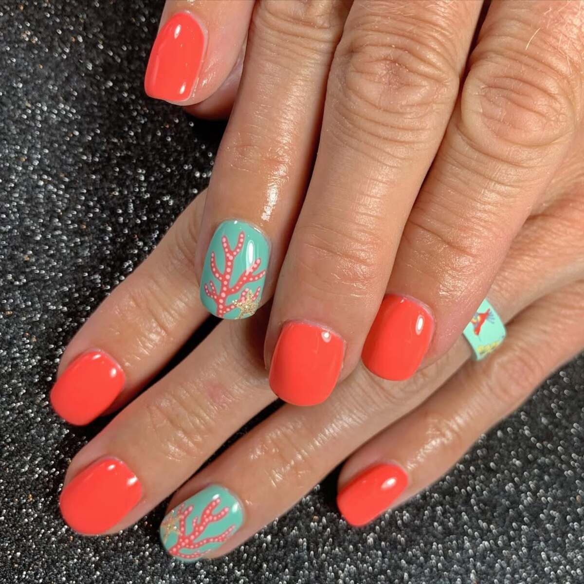 15. Coral Reef Ocean Nails