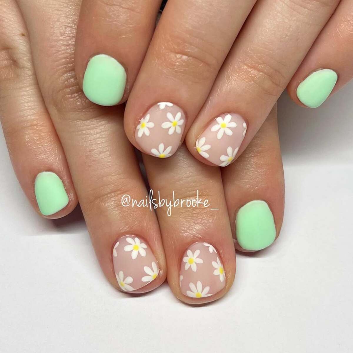 3. Short and Chic Daisy Nail Art