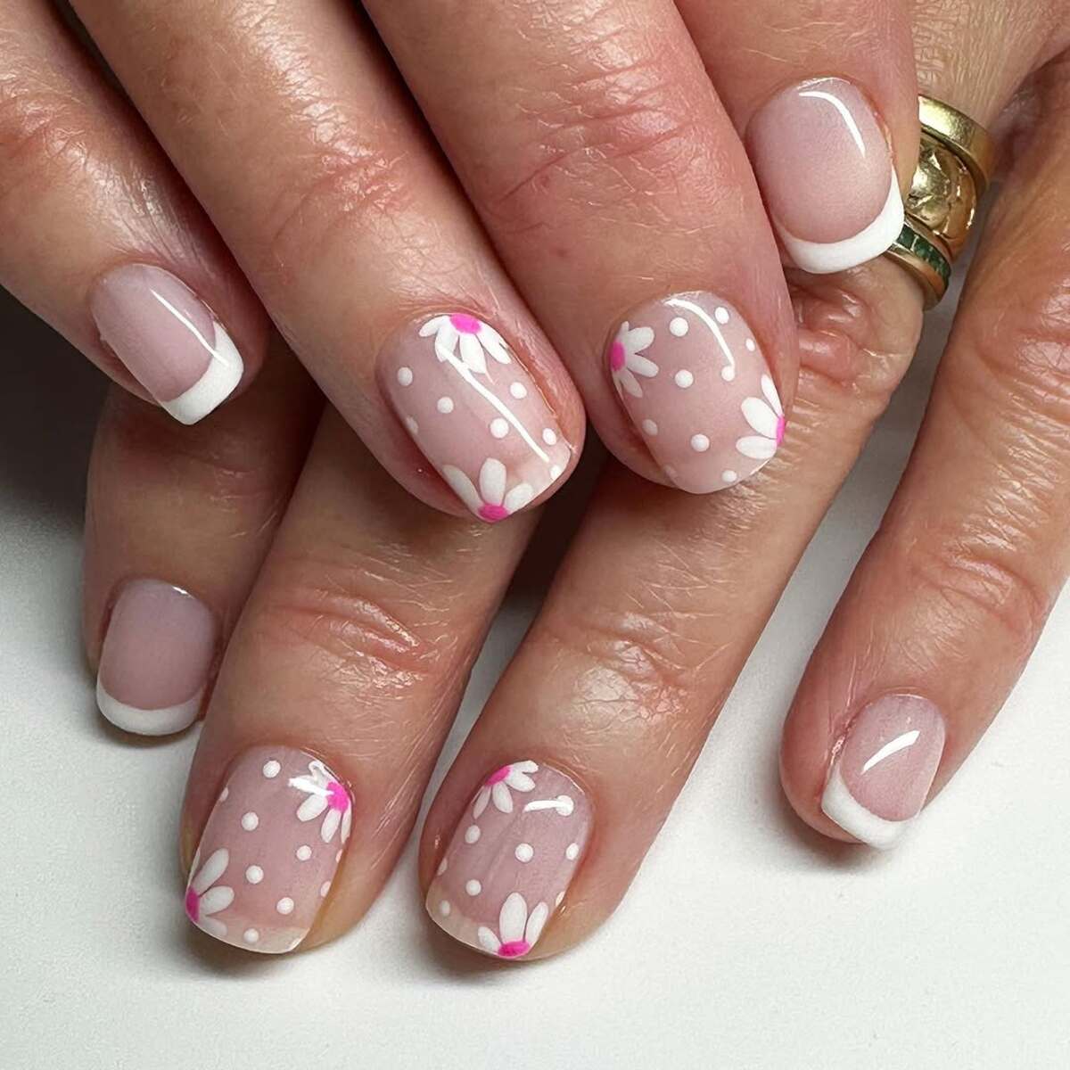 13. Short French Tips with Delicate Daisies