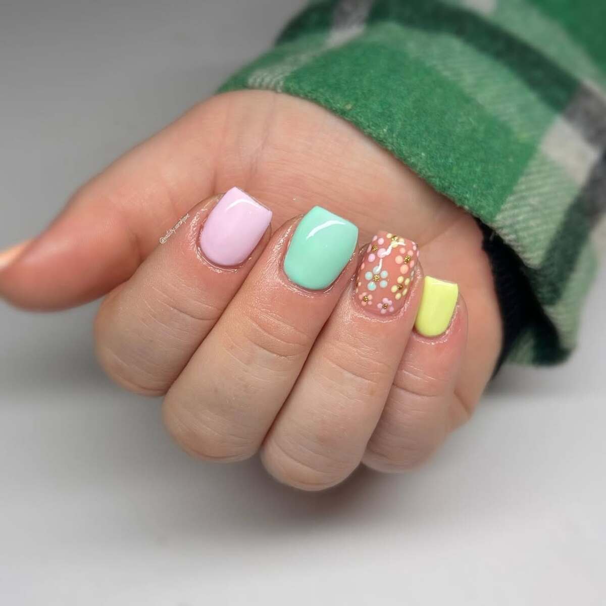 25. Minimalist Pastel Nails with a Floral Accent