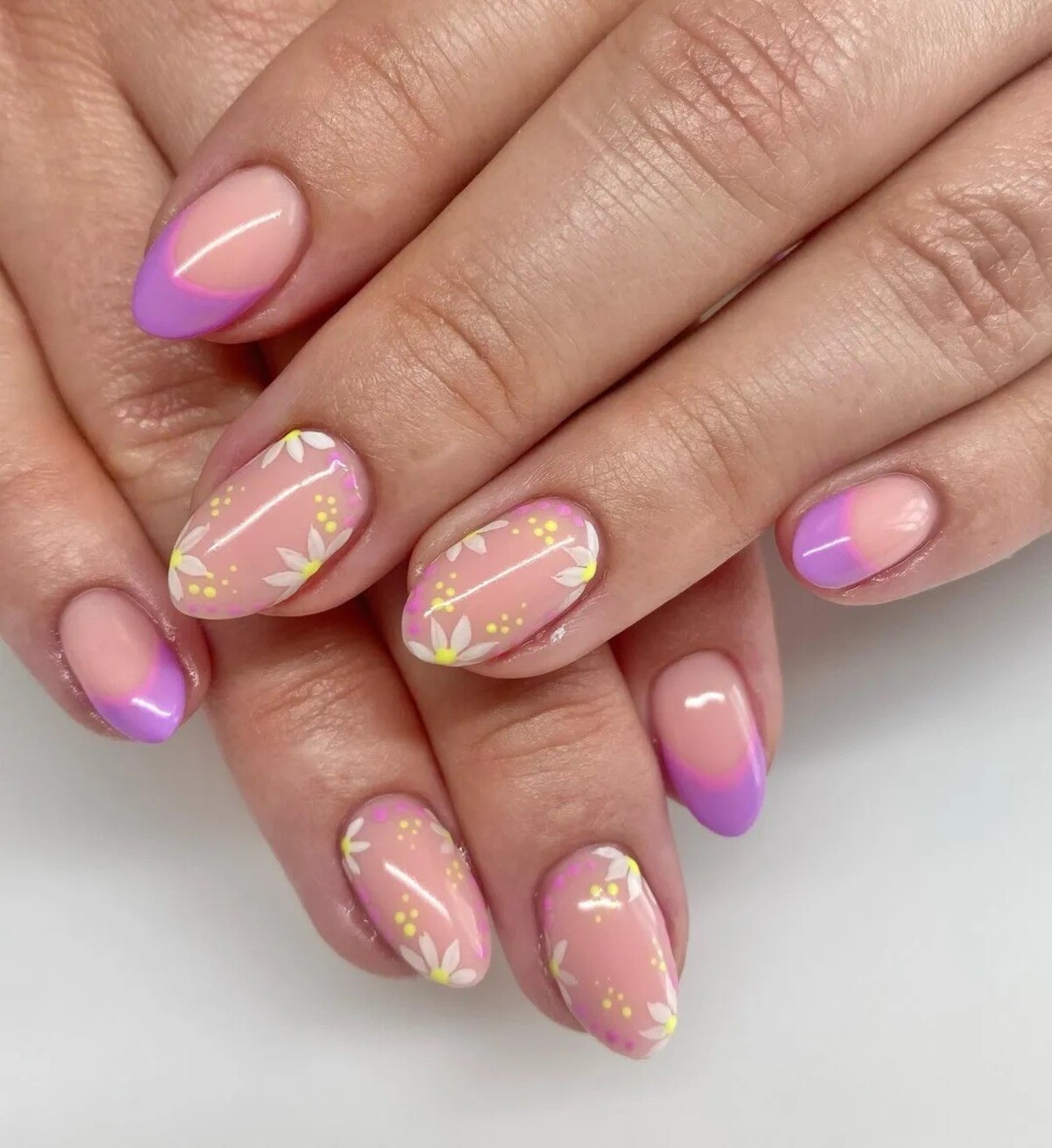 9. Delicate Daisy Dreams in Soft Pastels