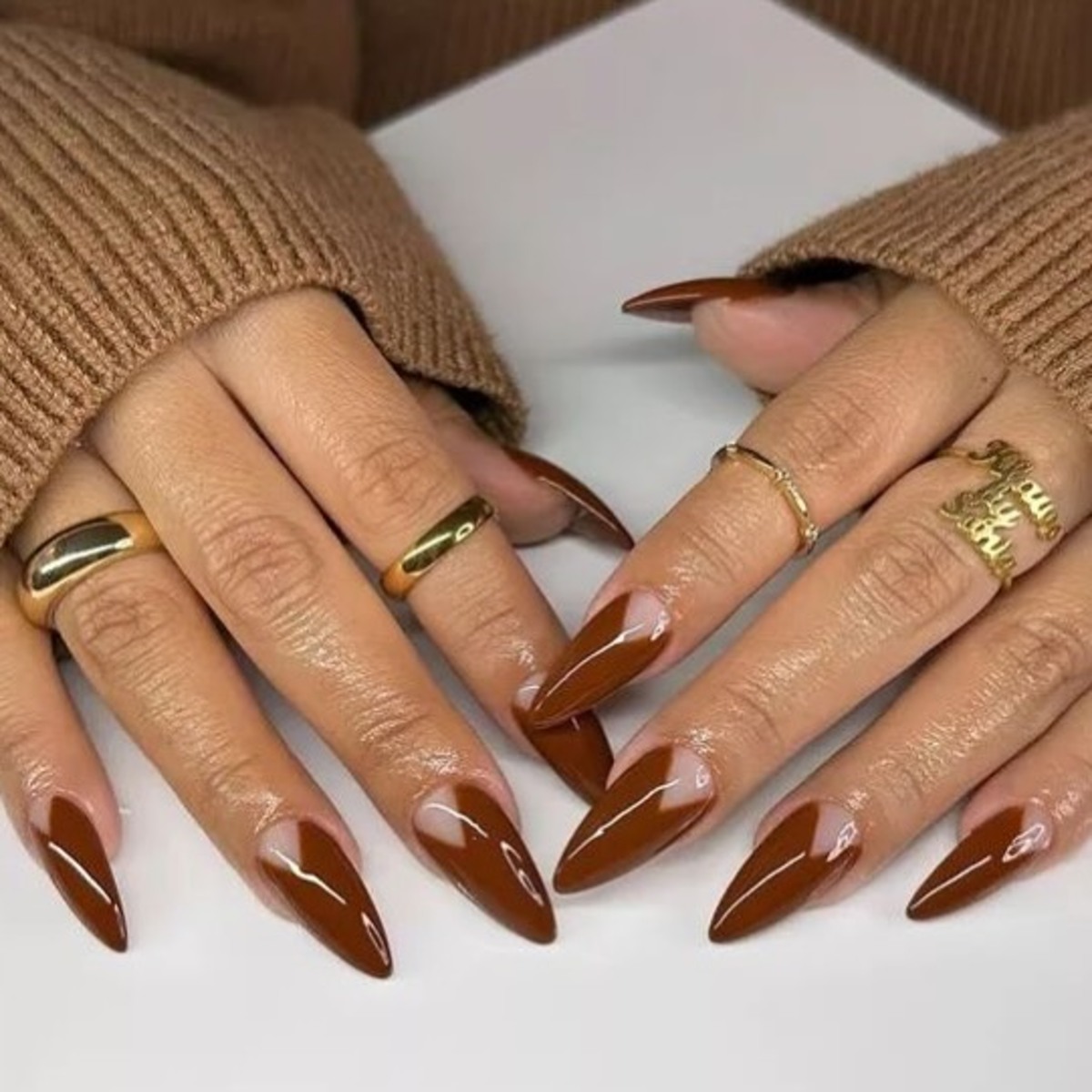 26. Glossy Cocoa V-Tips for a Bold Fall Look