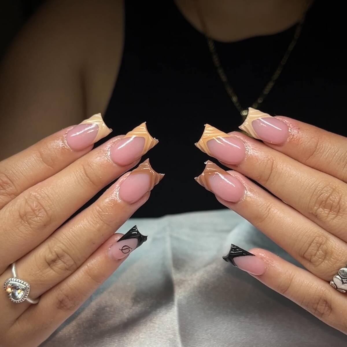 23. Edgy Caramel Tips With Autumn Flair